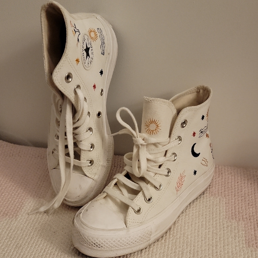 Chuck Taylor All Star Lift Platform It's Okay To Wander Womens 6